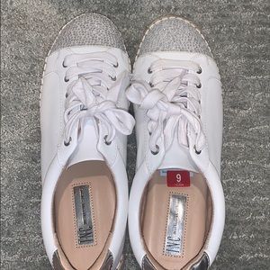 SPARKLY WHITE SNEAKERS!